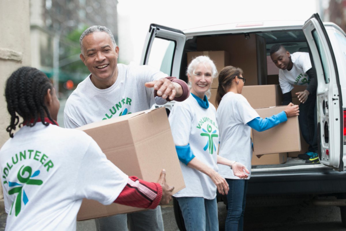 AARPKY's tweet photo. Volunteers make a difference across Kentucky every day. Nominations are now open (online) for the @AARPKY Andrus Award for Community Service by July 15. The selected nominee receives a $2k donation for a nonprofit of their choice.
✅ https://t.co/UFFTGwOVKx #volunteers #Kentucky https://t.co/wEZuzDzQt2