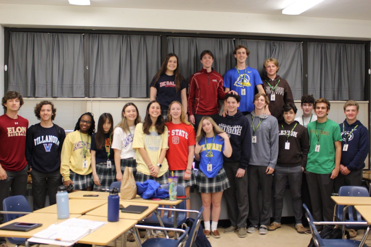 ACCHSVikings's tweet image. #VikingProud ACCHS hosted our annual "College &amp;amp; Career Shirt Day" — our Class of 2022 scholars have bright futures ahead of them! #VikingExcellence #FaithTraditionExcellence #ACCHSclassof2022 💚💛2️⃣0️⃣2️⃣2️⃣🎓🤘