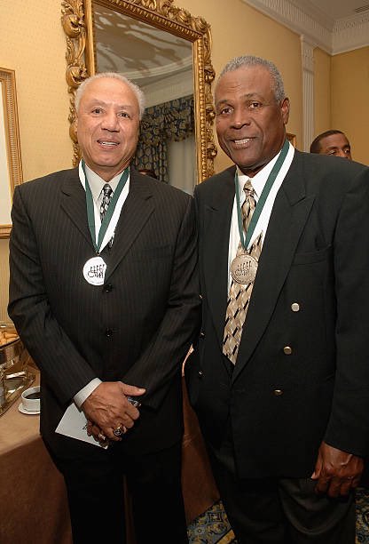 YvanMontgury's tweet photo. Flashback 📆
9️⃣ Mai 1️⃣9️⃣8️⃣8️⃣
Les légendes de la NBA, Lenny Wilkens et K.C Jones sont intronisés au Naismith Memorial Basketball Hall of Fame ⭐️
⬇️🔄 https://t.co/KnWxkSADnZ