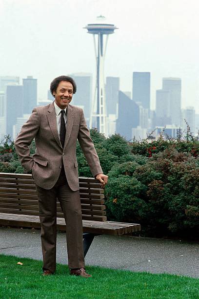 YvanMontgury's tweet photo. Flashback 📆
9️⃣ Mai 1️⃣9️⃣8️⃣8️⃣
Les légendes de la NBA, Lenny Wilkens et K.C Jones sont intronisés au Naismith Memorial Basketball Hall of Fame ⭐️
⬇️🔄 https://t.co/KnWxkSADnZ