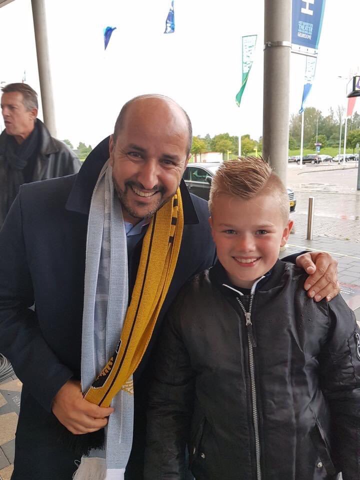 ahmedmarcouch's tweet photo. Wij Arnhemmers zijn het geweld op de tribunes zat. Ik kreeg een bericht van een Vitesse-supporter: ‘Het overgrote gedeelte van ons staat achter u bij de aanpak van die raddraaiers. Gisteren konden we weer vluchten voor het vuurwerk. Ik hoop van harte dat u geen millimeter wijkt.’ https://t.co/L9ik3ZLD4M