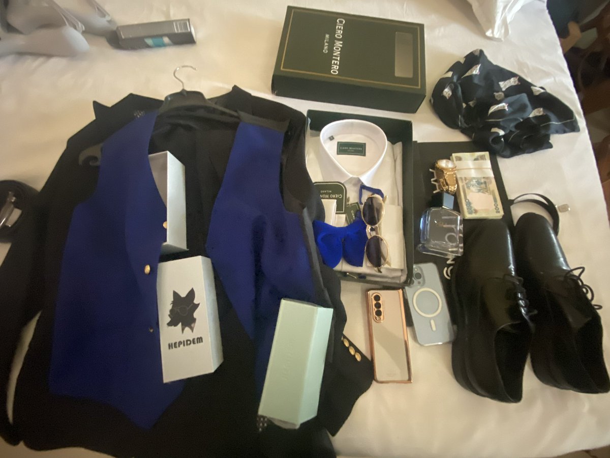 aapltrdng's tweet photo. #repost @i__shenk
Dress on Bed Premium
Family’s wedding 💒
#wedding #weddingguest #lyea #lyeacollections #collectible #luxury #shopper https://t.co/5IuneIad1Q