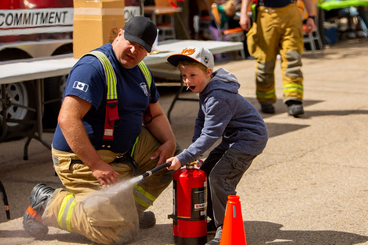 StonyPlainAB's tweet photo. #EmergencyPreparednessDay was in full swing over the weekend. TY for coming out - our crews and partners had a blast! #StonyPlain #MyStonyPlain #EPWeek22 https://t.co/dI5BgD17Zi