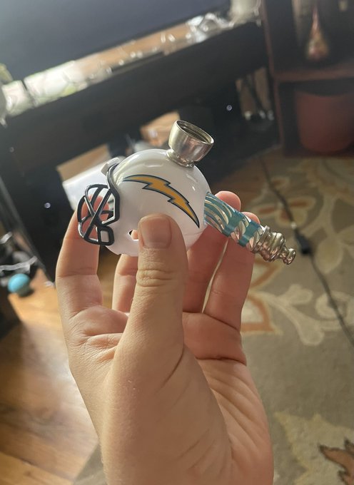 I can actually smoke that raiders pack this year lmao https://t.co/UqfUvaH9dW