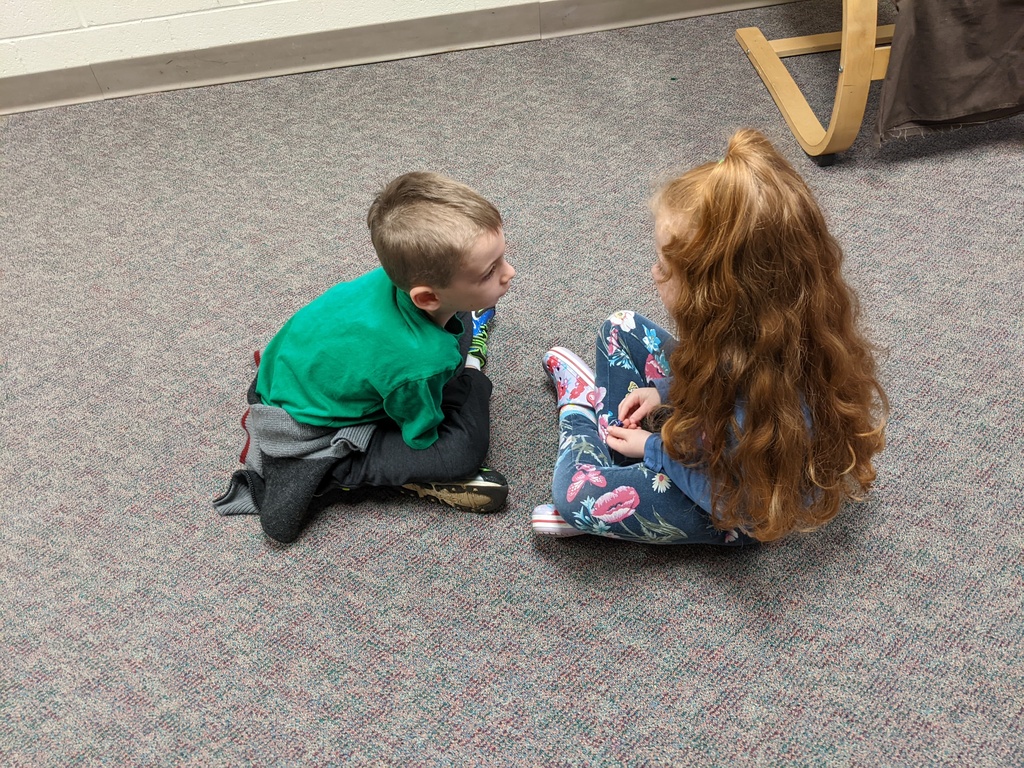 Parkview_MISD's tweet photo. To practice retelling a story using the correct sequence of events, these Kindergarten students engaged in a cooperative learning structure called "Rally Robin." This is a way for all students to stay engaged and participate in discussions. #starryinspire #misdinspire https://t.co/UGMqdUsGUr
