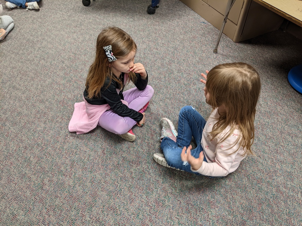 Parkview_MISD's tweet photo. To practice retelling a story using the correct sequence of events, these Kindergarten students engaged in a cooperative learning structure called "Rally Robin." This is a way for all students to stay engaged and participate in discussions. #starryinspire #misdinspire https://t.co/UGMqdUsGUr