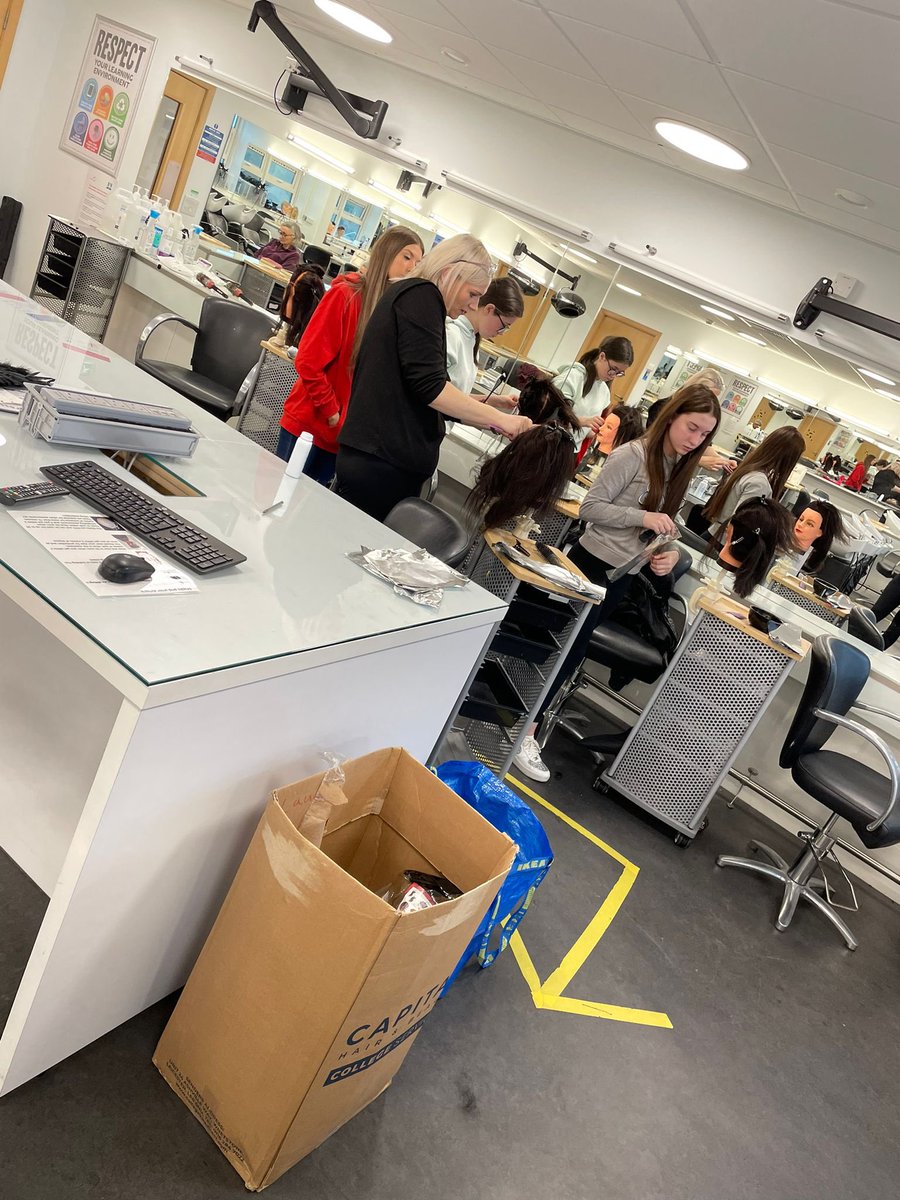 piomckenzie's tweet photo. EVIP hairdressers @Glasgow_Clyde learning the technique of hair foiling getting them ready to move up (hopefully) to Level 5 in the new term #introtocolour #foiling #colouringprocess https://t.co/yry4cvGCOO