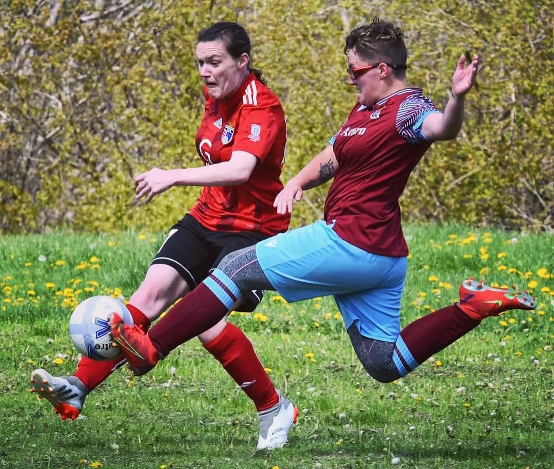 ChloeRossiter17's tweet photo. Flying through the season ⚽️ #football #SundayLeague #WomensFootball #farsleyceltic #centraldefender #CR7𓃵 https://t.co/cCRhYmF1o5