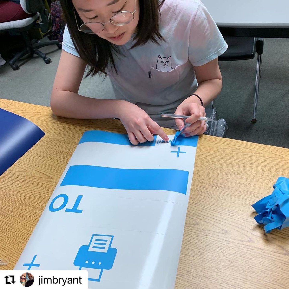 MurrayStateArt's tweet photo. Some of our graphic designers’ work being put into practice at @MurrayStateLibs! 
#GraphicDesign #wayfindingdesign 
#Repost @jimbryant 
・・・
Upgraded some signage in the library today. https://t.co/3IxL7i1jnY
