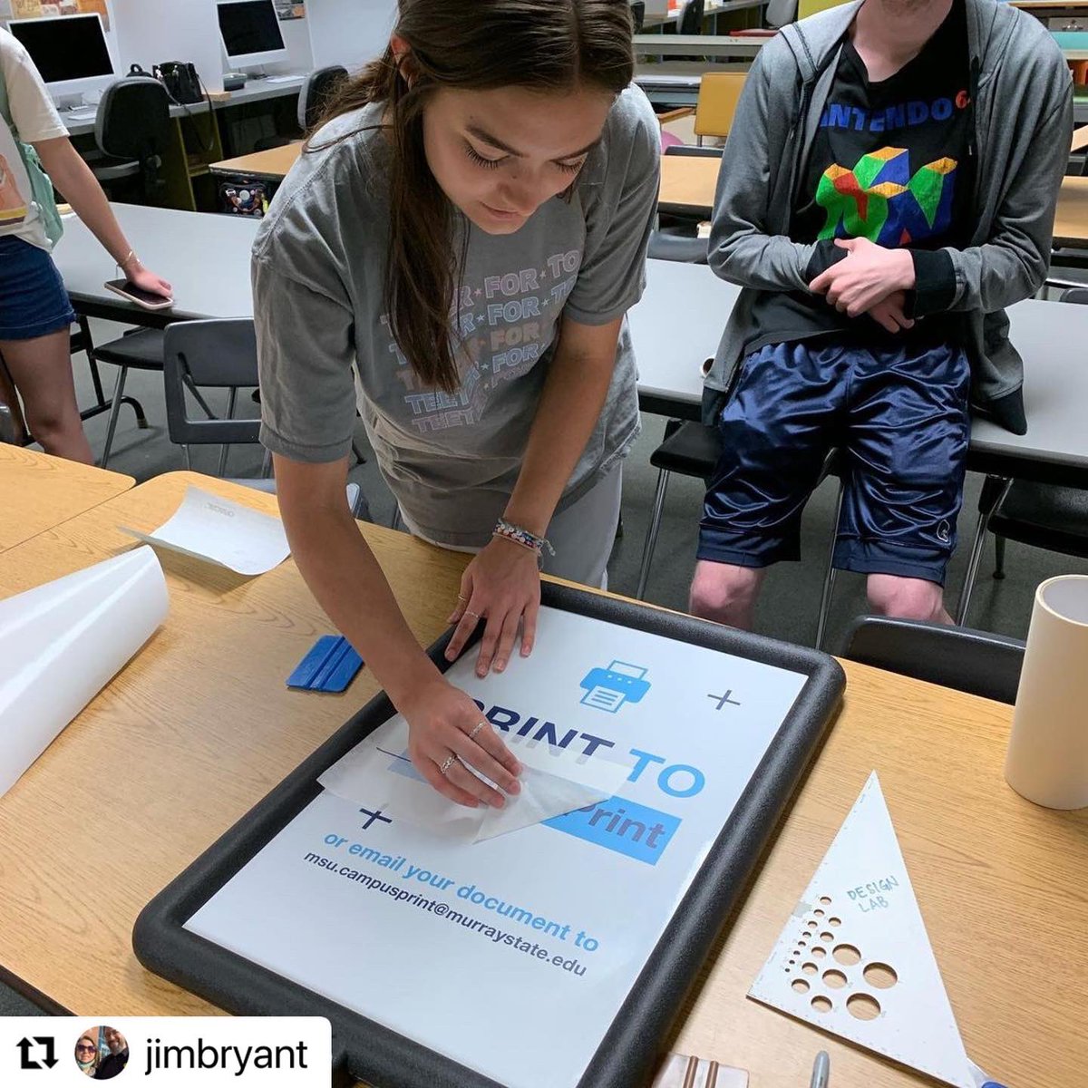 MurrayStateArt's tweet photo. Some of our graphic designers’ work being put into practice at @MurrayStateLibs! 
#GraphicDesign #wayfindingdesign 
#Repost @jimbryant 
・・・
Upgraded some signage in the library today. https://t.co/3IxL7i1jnY