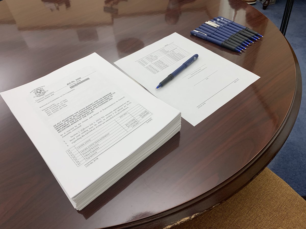 TomParent8's tweet photo. Ct budget waiting to be signed. A lot of pages to sign 🖊 https://t.co/GS0XpTufIJ