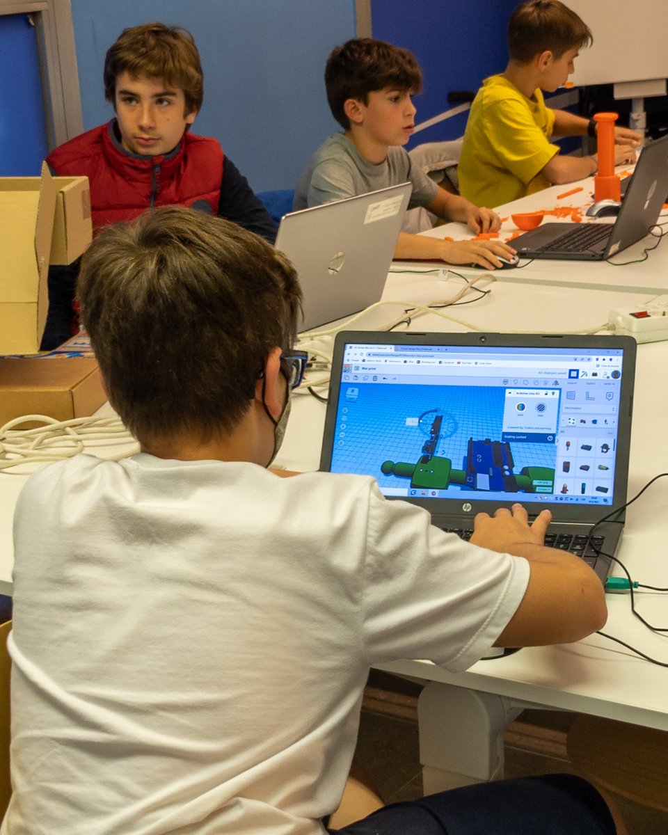 bibcanfabra's tweet photo. I continuem!🤯
El Mini #ClubMaker de l'#AmericanSpaceBCN bull d'idees amb les noves tecnologies: electrònica, programació, robòtica... La canalla ja està al nivell de la  @NASA !🚀😅 https://t.co/qvpkFX5S4w