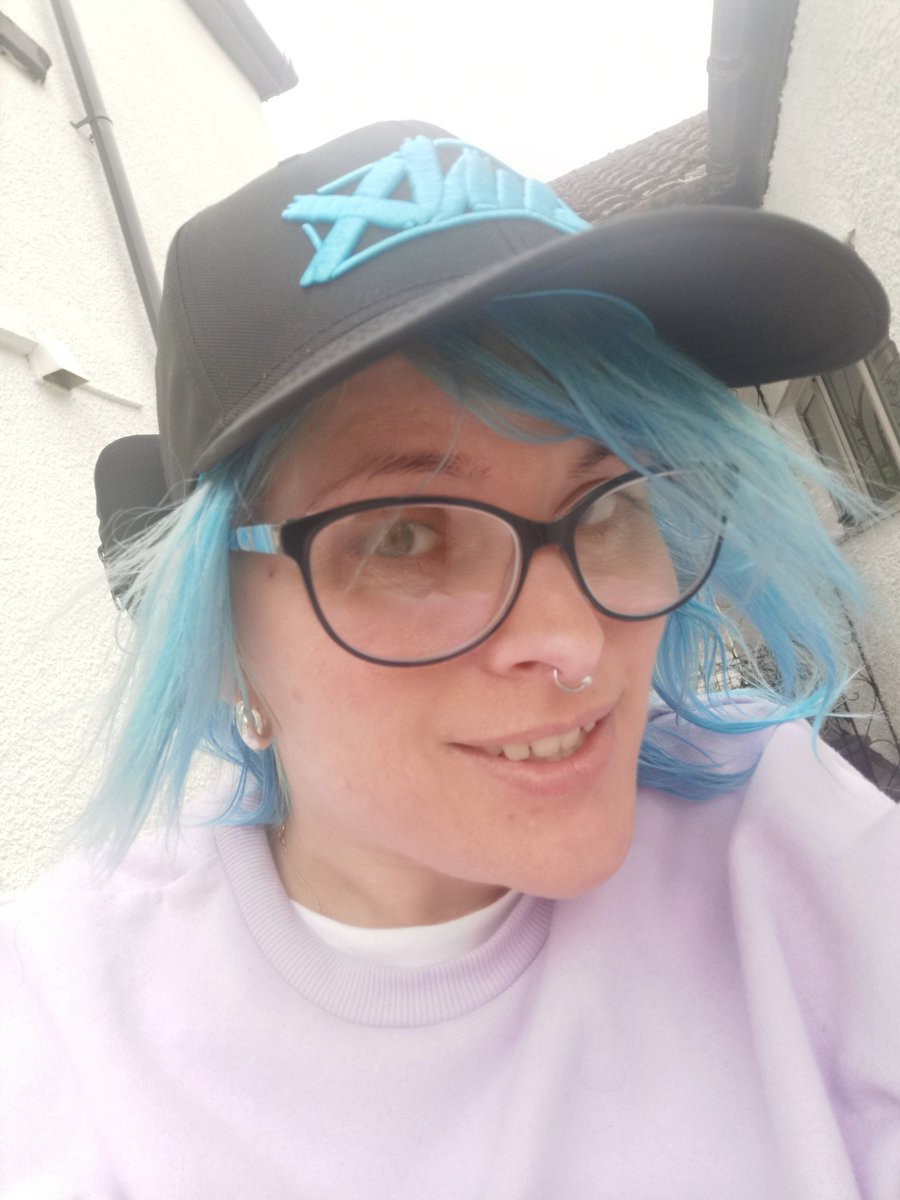 Welsh_Harls88's tweet photo. Channelling #Powder & #Jinx wherever I go, everyday. Even when at #TheOpticians! Can you see the blue? ππ#MatchingHair #NewGlasses #JinxStyling https://t.co/wfu1xeYlJt