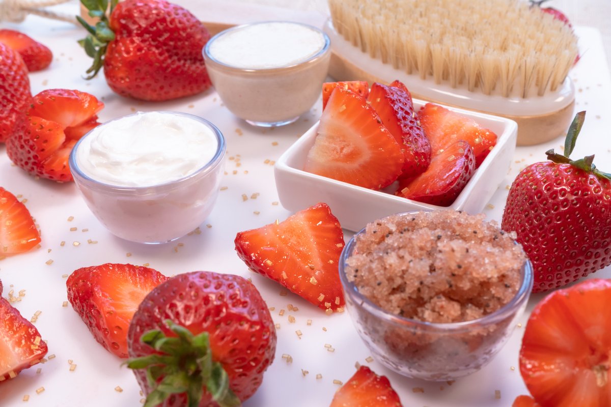 HersheyPA's tweet photo. Looking to book a spa appointment in #HersheyPA this summer? Learn more about all of the delicious seasonal treatments offered at the #ChocolateSpa and #MeltSpa here: https://t.co/fg1rCfcng3 https://t.co/Pg8KdZkPZ8