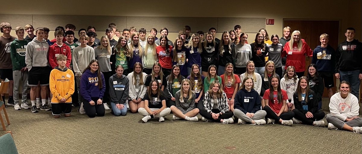 EVGvikings's tweet photo. 🏆 NWOAL Leadership Spring 2022 Conference 🏆

8 representatives from Evergreen attended, creating and continuing to build leadership and a positive culture at EVG!

Thanks Lucie, Sam, Grant, John, Quentin, Avah, Kennedy &amp; Raegan! https://t.co/0zJYTH3ycB