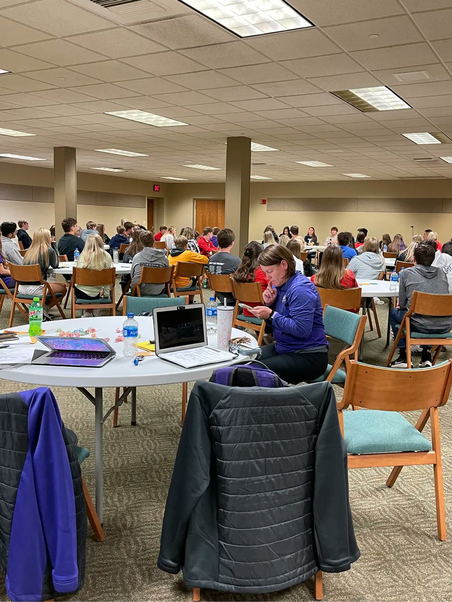 EVGvikings's tweet photo. 🏆 NWOAL Leadership Spring 2022 Conference 🏆

8 representatives from Evergreen attended, creating and continuing to build leadership and a positive culture at EVG!

Thanks Lucie, Sam, Grant, John, Quentin, Avah, Kennedy &amp; Raegan! https://t.co/0zJYTH3ycB
