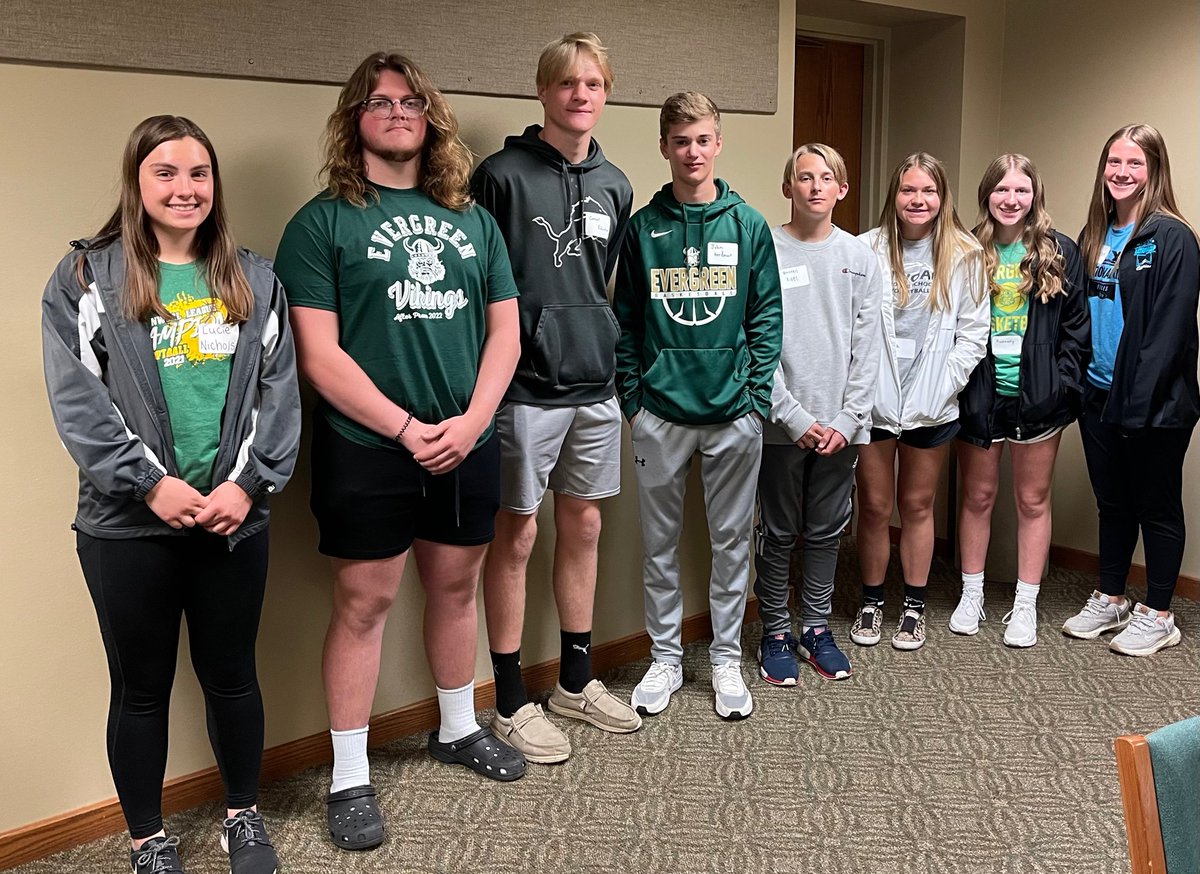 EVGvikings's tweet photo. 🏆 NWOAL Leadership Spring 2022 Conference 🏆

8 representatives from Evergreen attended, creating and continuing to build leadership and a positive culture at EVG!

Thanks Lucie, Sam, Grant, John, Quentin, Avah, Kennedy &amp; Raegan! https://t.co/0zJYTH3ycB