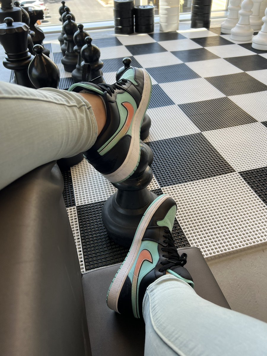 Its__CJ__'s tweet photo. Tropical things 💖💚
#KOTD #LOWLOWS #jordan1 https://t.co/4rY7o3tmNQ