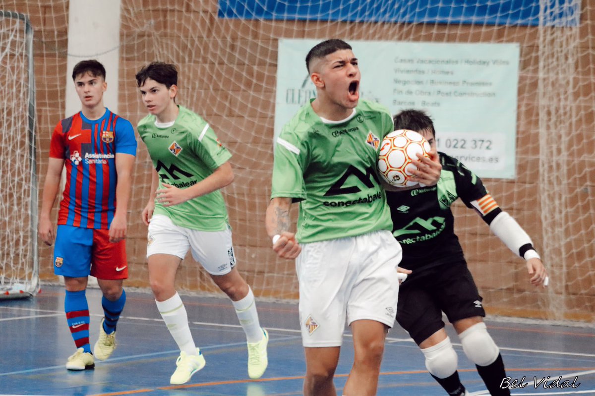 VenezolanosFut2's tweet photo. #VenEx Jason García La Joya Venezolana que estará en el mundial sud 21 de Brasil con el @PalmaFutsal De padre venezolano y madre española el hábil zurdo lleva 35 goles en el torneo juvenil. https://t.co/yFnIb9KL5k