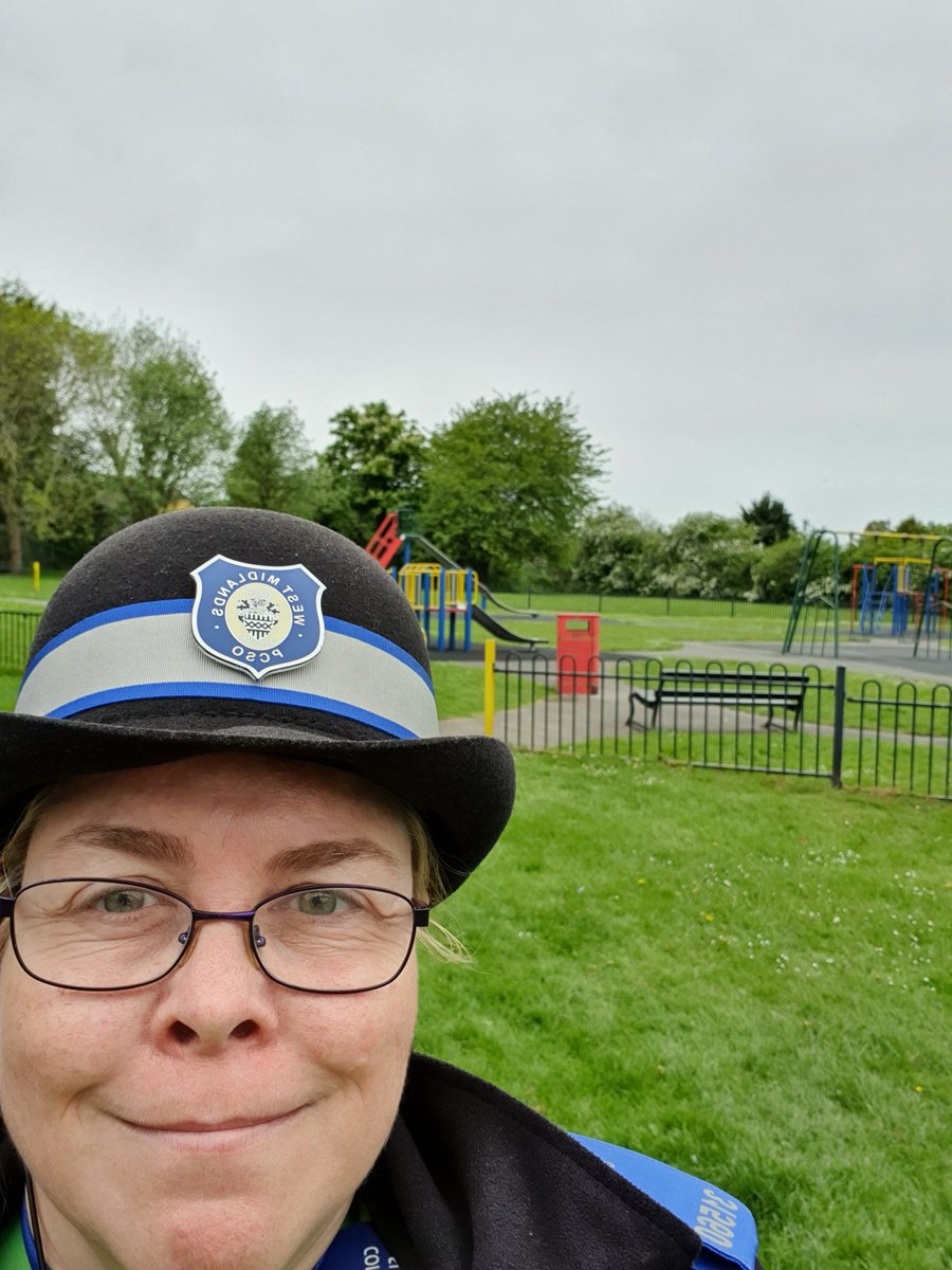 LeosWMP's tweet image. PCSO Nicky took advantage of a lovely evening to do a park patrol of possibly the smallest park ever! #opguardian #smallbutbeautiful #thebestthingscomeinsmallpackages