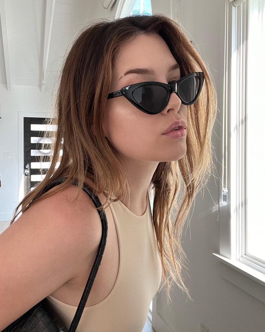 Watch Lauren Summer's leaked NSFW photo on TwXstars