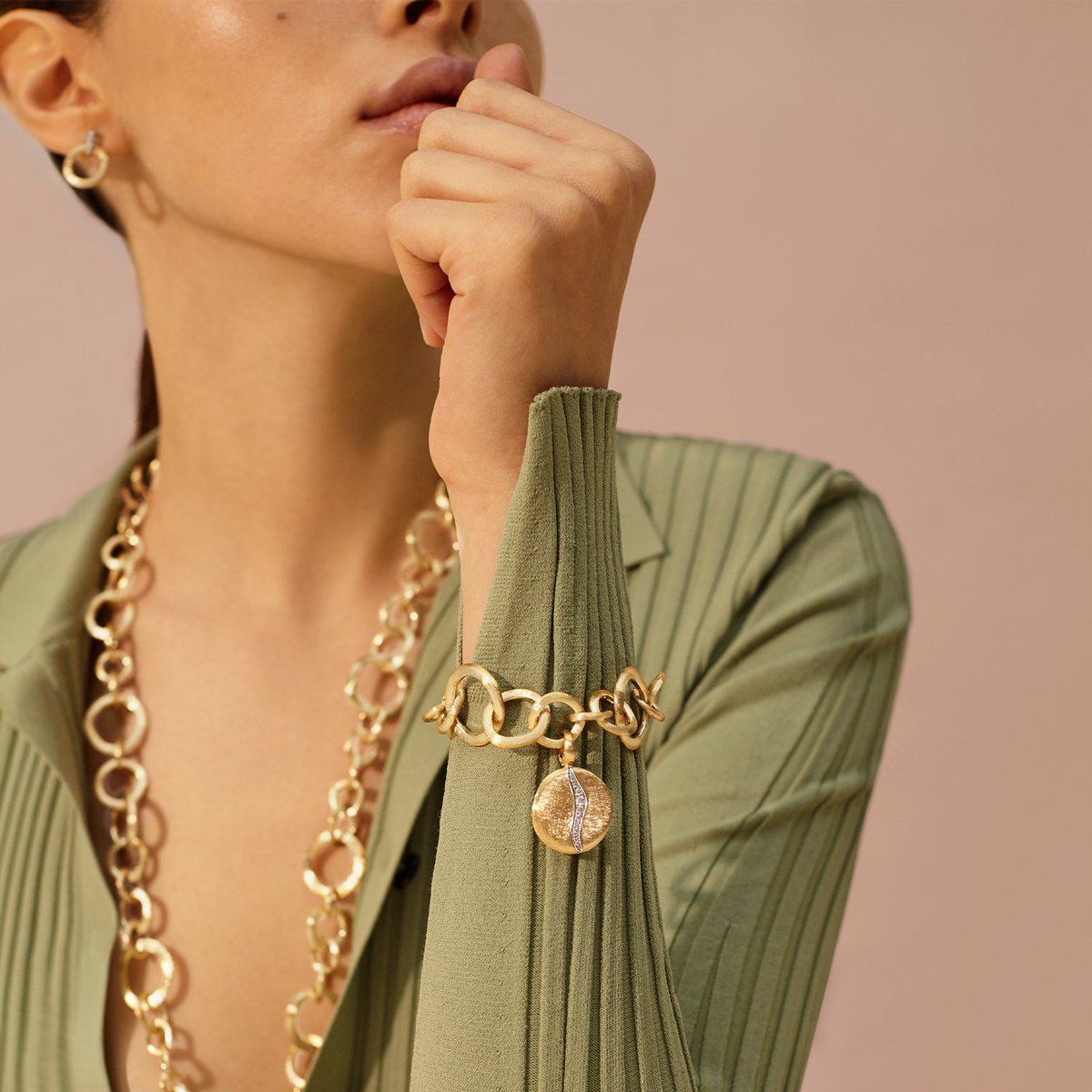 If you could do anything and know you wouldn't fail, what would you do?  🤔 Comment below!

(We are loving this powerful Jaipur Gold and Pendant look from @MarcoBicego - it gives us all the confidence!)