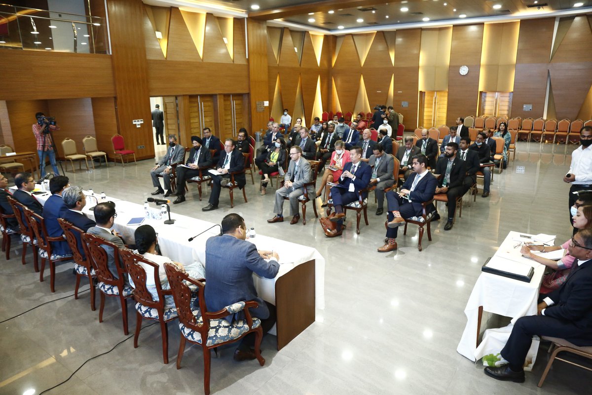 USBanglaTrade's tweet image. Foreign Minister Dr. @AKAbdulMomen welcomed the US Bangladesh Biz Council Delegation at the Foreign Services Academy, noting the critical role business plays in advancing US-Bangladesh ties.

#USBD
#USBBC
#USBDTies