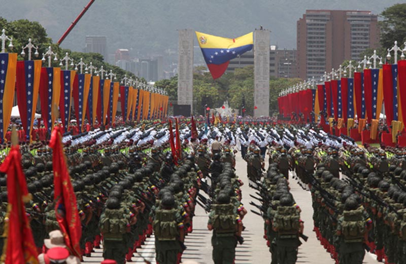 NicolasMaduroFE's tweet photo. En respuesta a él #DesfileDeRisia y el #PutinDay, las fuerzas bolivarianas de Venezuela demuestran su poderío https://t.co/qBKMP2OJTG