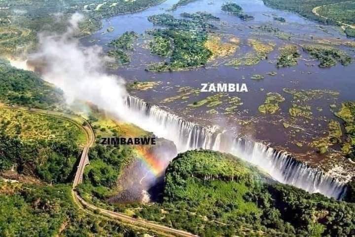 limifi31's tweet photo. @GilberdykeRocks as rivers are the topic this term. I found these great pictures on the Nature Chronicles page on fb to show Lyra how rivers can be natural borders to seperate countries. https://t.co/NUqDwL3hsn