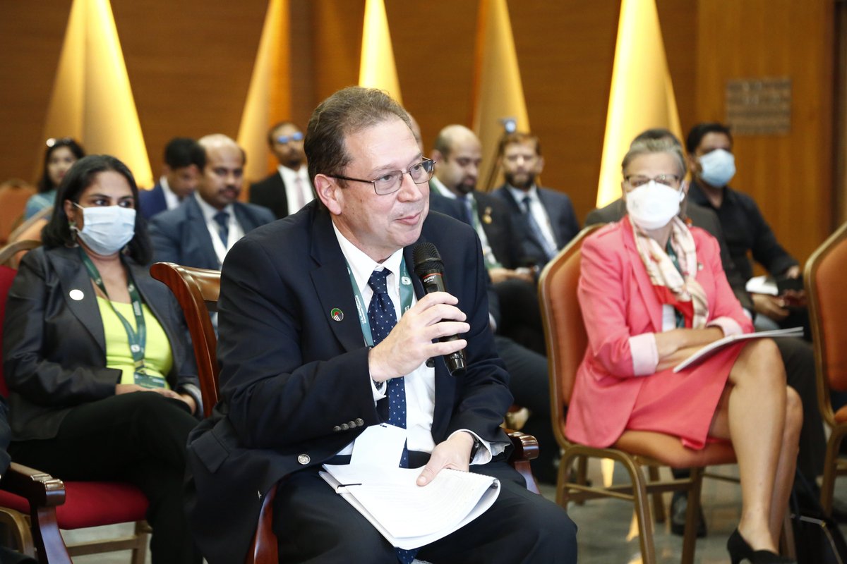 USBanglaTrade's tweet image. US Executives raised critical industry recommendations with the foreign minister, encouraging that commercial, trade and economic relations are a strategic pillar of the U.S.-Bangladesh partnership.

#USBD
#USBBC
#USBDTies