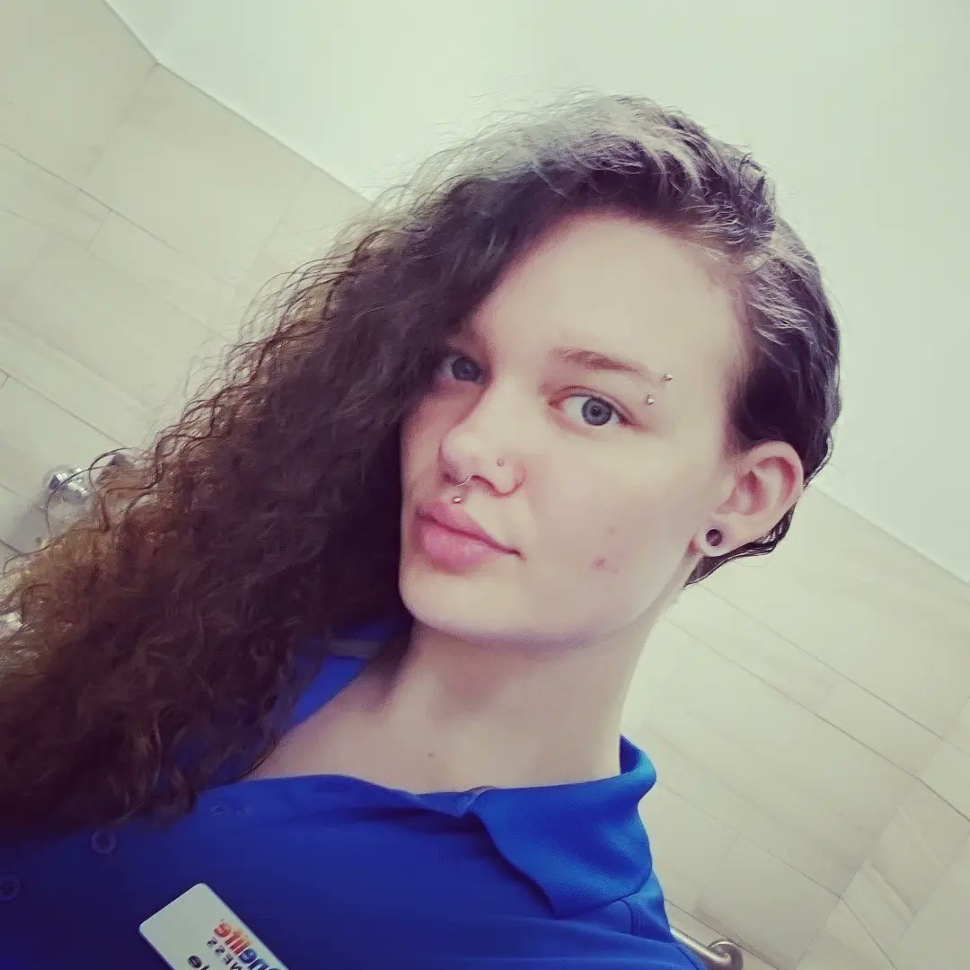 MykieFoxx's tweet photo. #selfiedump #newtotwitter #selfie #headshot #inspiringmodel #model #modeling #curlyhair https://t.co/poHk2uEt7q