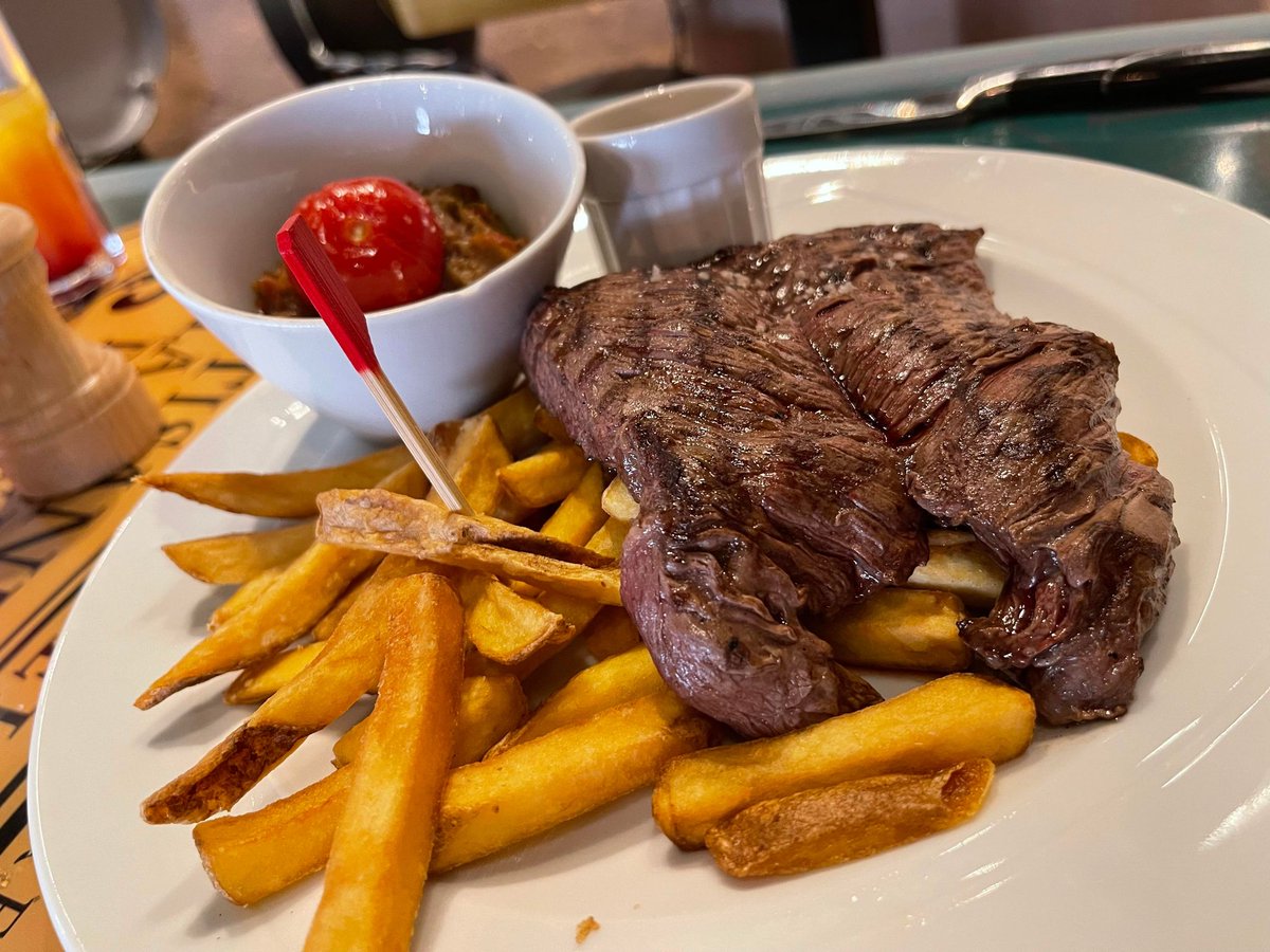 DisDreamGirls's tweet photo. Michelle has a #DCL trip planned and whets our appetite with #foodie goodies from #DLP all on this weeks show https://t.co/sZmKrYbcv7 #Disney #Disneyfood #Disneychat #allthingsdisney #DisneylandParis30 #disneypodcast #podcast #blog https://t.co/C0PEyVKTsz
