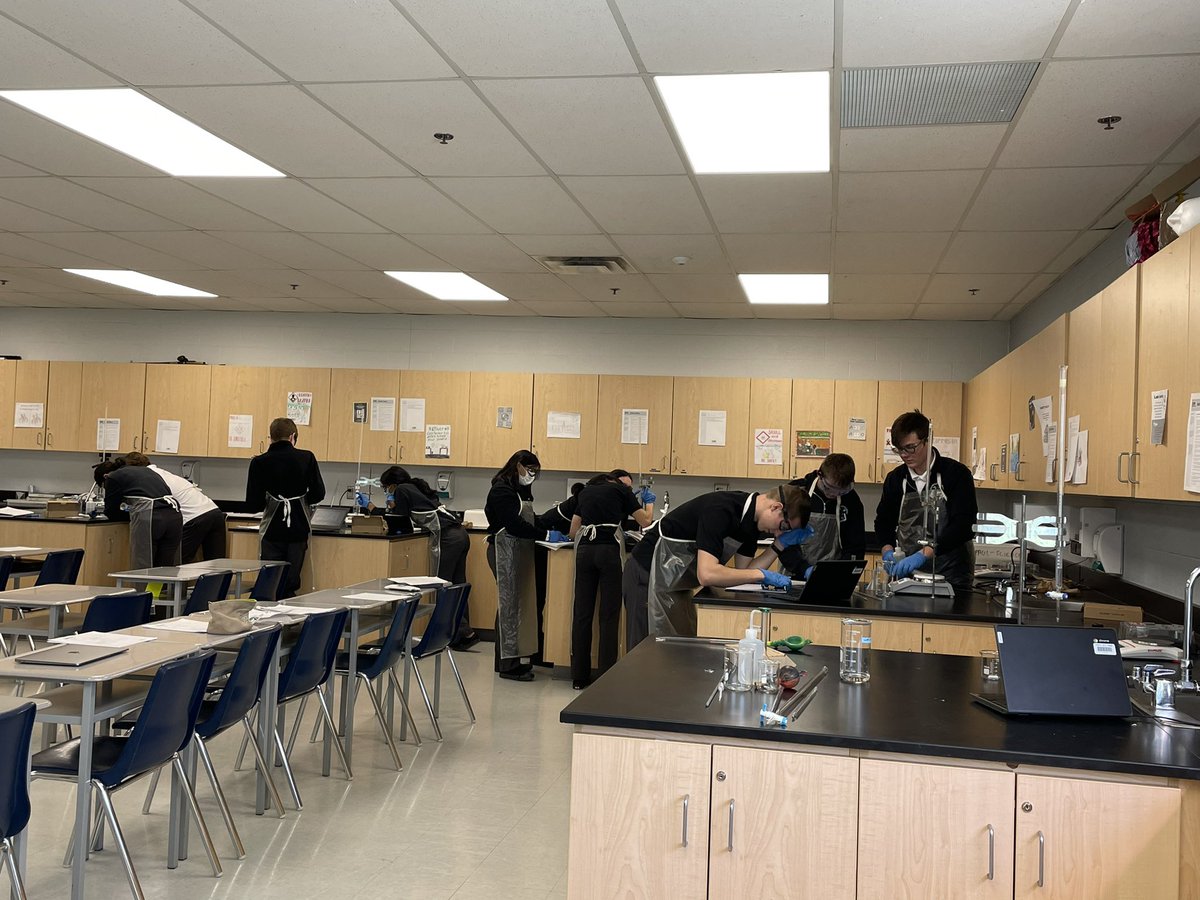 StPaulCSS1's tweet photo. @StPaulCSS1 grade 11 @iborganization Chemistry students engaged in their learning this morning. #ChemistryIsFun #ExperientialLearning #CriticalThinking #AuthenticTasks https://t.co/U6fUlm9JVF