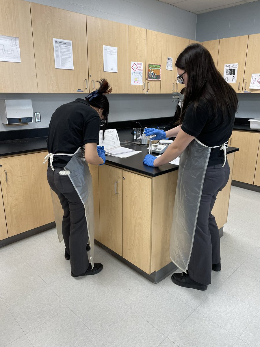 StPaulCSS1's tweet photo. @StPaulCSS1 grade 11 @iborganization Chemistry students engaged in their learning this morning. #ChemistryIsFun #ExperientialLearning #CriticalThinking #AuthenticTasks https://t.co/U6fUlm9JVF