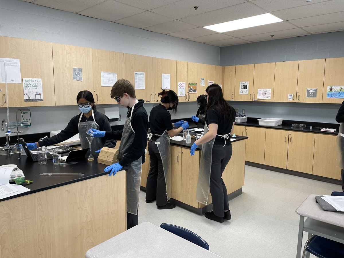 StPaulCSS1's tweet photo. @StPaulCSS1 grade 11 @iborganization Chemistry students engaged in their learning this morning. #ChemistryIsFun #ExperientialLearning #CriticalThinking #AuthenticTasks https://t.co/U6fUlm9JVF