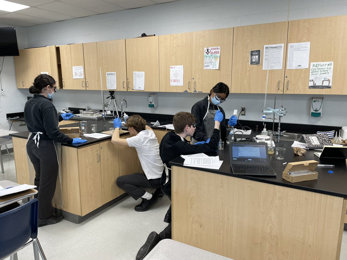 StPaulCSS1's tweet photo. @StPaulCSS1 grade 11 @iborganization Chemistry students engaged in their learning this morning. #ChemistryIsFun #ExperientialLearning #CriticalThinking #AuthenticTasks https://t.co/U6fUlm9JVF