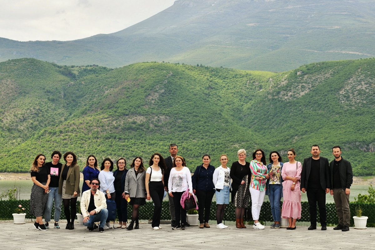 DokuFest's tweet photo. Our #DokuLab department has been pioneering the use of documentary films in high schools all over 🇽🇰 for the last 10 years, through teacher training and access to creative documentaries through our open-source film library.
in partnership w/@OSCEKosovo
https://t.co/DphnOX0lbK https://t.co/SSjcHitStb
