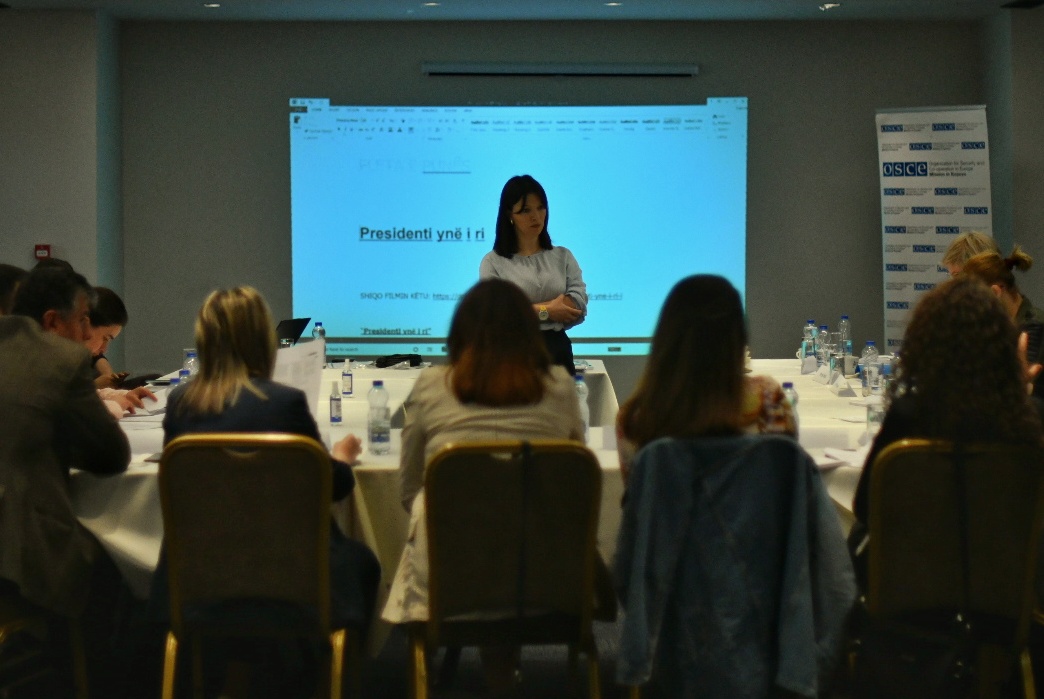 DokuFest's tweet photo. Our #DokuLab department has been pioneering the use of documentary films in high schools all over 🇽🇰 for the last 10 years, through teacher training and access to creative documentaries through our open-source film library.
in partnership w/@OSCEKosovo
https://t.co/DphnOX0lbK https://t.co/SSjcHitStb