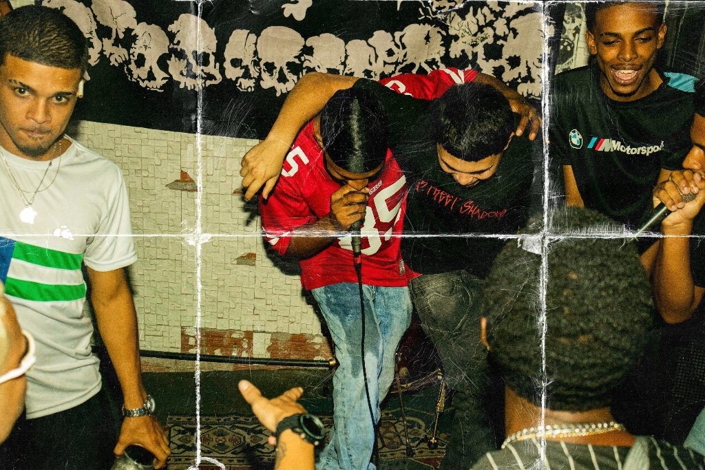 nobrokeyang's tweet photo. VEM COM OS 013LOKO‼ On Gang❤💚❤💚❤💚

Click do evento Realizado pela @mafiacaicaraprod
Shot by: @eusanchezzz

@os013_loko /@streetshadowofficial 

4EBBR❤💚 16/05 em todas as Plataformas De Streans‼

#bxdsantista #armadilhas #nobrokeyang #feed #explorar #pg #os013 https://t.co/WfIG5Ih0Hx