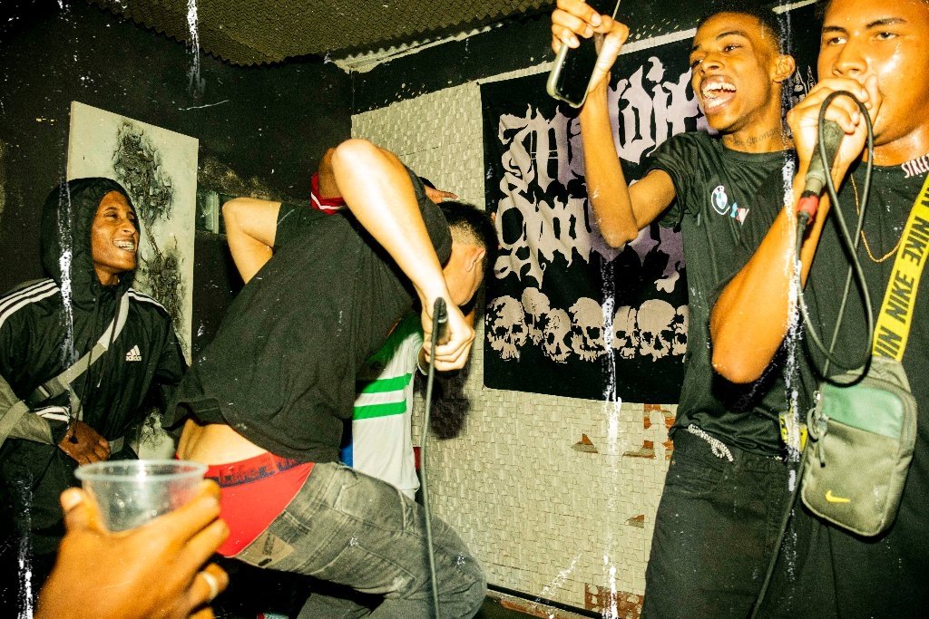 nobrokeyang's tweet photo. VEM COM OS 013LOKO‼ On Gang❤💚❤💚❤💚

Click do evento Realizado pela @mafiacaicaraprod
Shot by: @eusanchezzz

@os013_loko /@streetshadowofficial 

4EBBR❤💚 16/05 em todas as Plataformas De Streans‼

#bxdsantista #armadilhas #nobrokeyang #feed #explorar #pg #os013 https://t.co/WfIG5Ih0Hx
