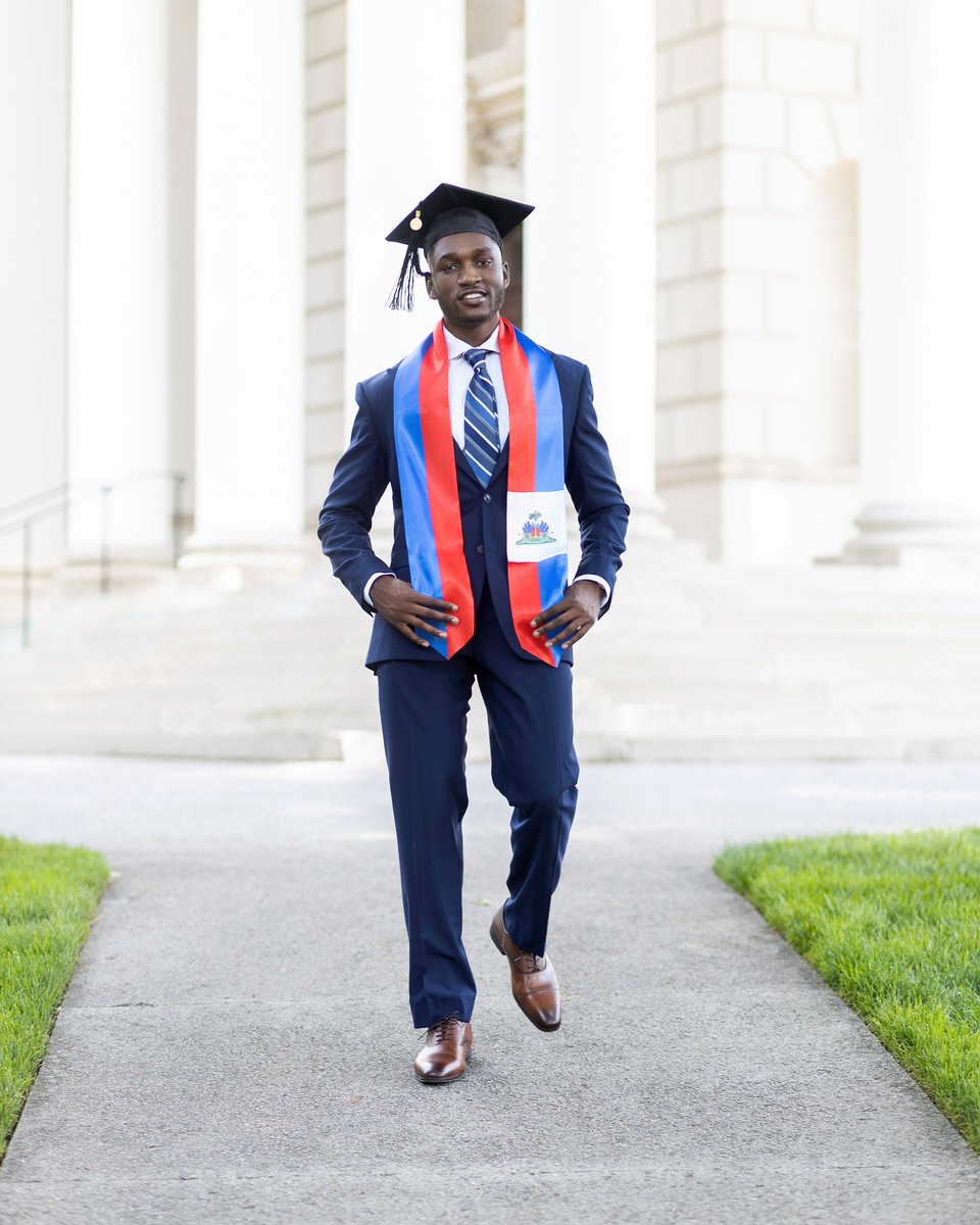 1804zac's tweet photo. Undergrad ✌🏾 #Emory22 https://t.co/golbtB5eSu