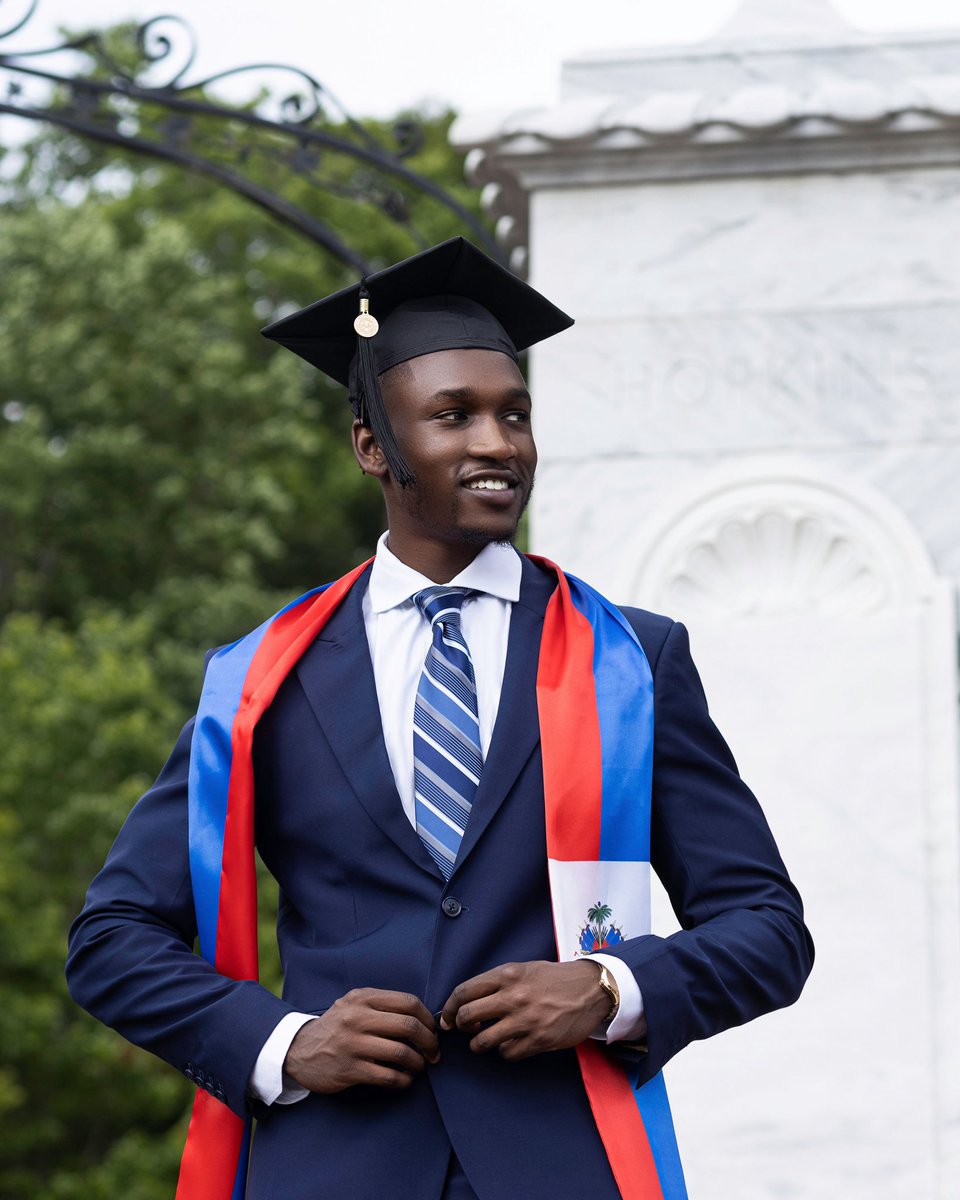 1804zac's tweet photo. Undergrad ✌🏾 #Emory22 https://t.co/golbtB5eSu
