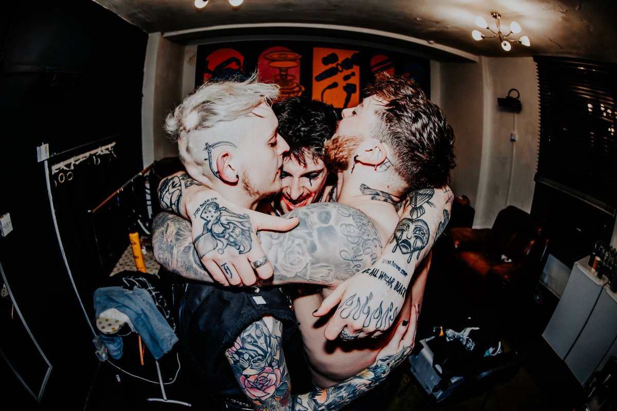 We fuckin love this band 🖤