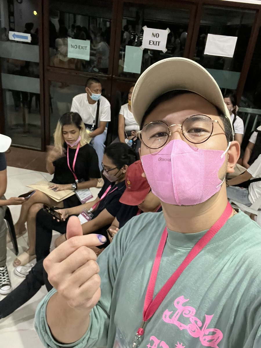curtismito's tweet photo. We’ve visited 3 different precincts that still haven’t been able to cast in their votes for multiple reasons (machines and SD cards). It’s 2am and people still haven’t given up. See you on the streets 💖 https://t.co/LxlW2leXLv