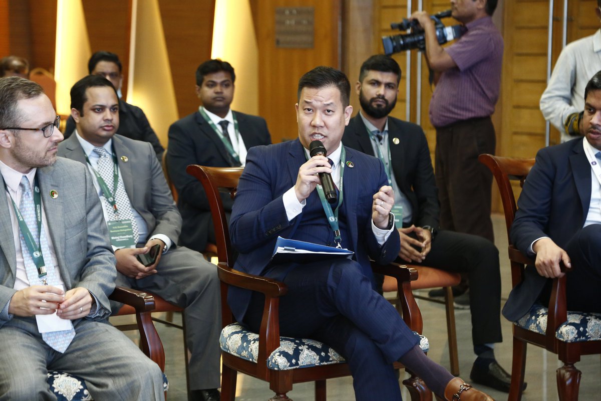 USBanglaTrade's tweet image. US Executives raised critical industry recommendations with the foreign minister, encouraging that commercial, trade and economic relations are a strategic pillar of the U.S.-Bangladesh partnership.

#USBD
#USBBC
#USBDTies