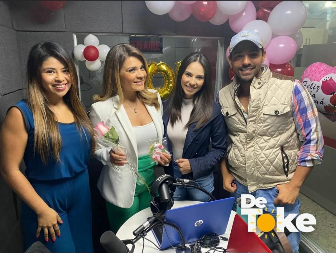 kerimhandal's tweet photo. Hoy estrenamos una sección:
#MadresDeToke
Y tuvimos la grata visita de:
#AngieÁlvarez en #DeToke #ViveFM 102.1 https://t.co/JZlUFgkrj8