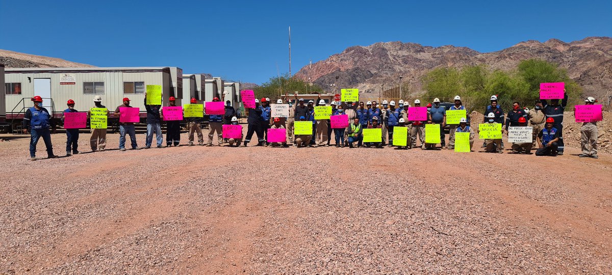 MinerosMexCROC's tweet photo. Protesta por intimidación laboral, ostigamiento, amenazas de los ingenieros. solicitamos equipo de protección personal en buenas condiciones para ejecutar las labores cotidianas. Unidad san Felipe Minera Frisco @IsaiasSiCumple @davidoq @STPS_mx @LuisaAlcalde @lopezobrador_ https://t.co/1ErLCvyFSO