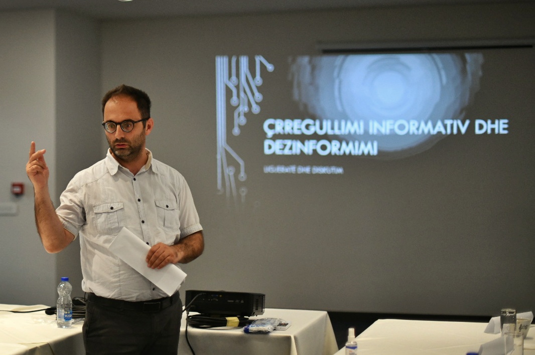 DokuFest's tweet photo. Our #DokuLab department has been pioneering the use of documentary films in high schools all over 🇽🇰 for the last 10 years, through teacher training and access to creative documentaries through our open-source film library.
in partnership w/@OSCEKosovo
https://t.co/DphnOX0lbK https://t.co/SSjcHitStb