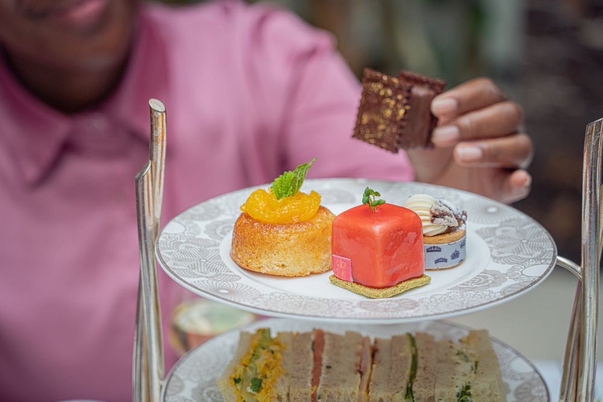 ConradLondonSJ's tweet photo. Fit for RoyalTea?  With 'Lillebet’s favourite choccy biccy sandwich' on the menu we think so. Chef Sally Abe's new afternoon tea menu marks the Queen's Platinum Jubilee and celebrates Her Majesty's incredible milestone with an inspired menu 🥂

#platinumjubilee #afternoontea https://t.co/UHHziJLF3K