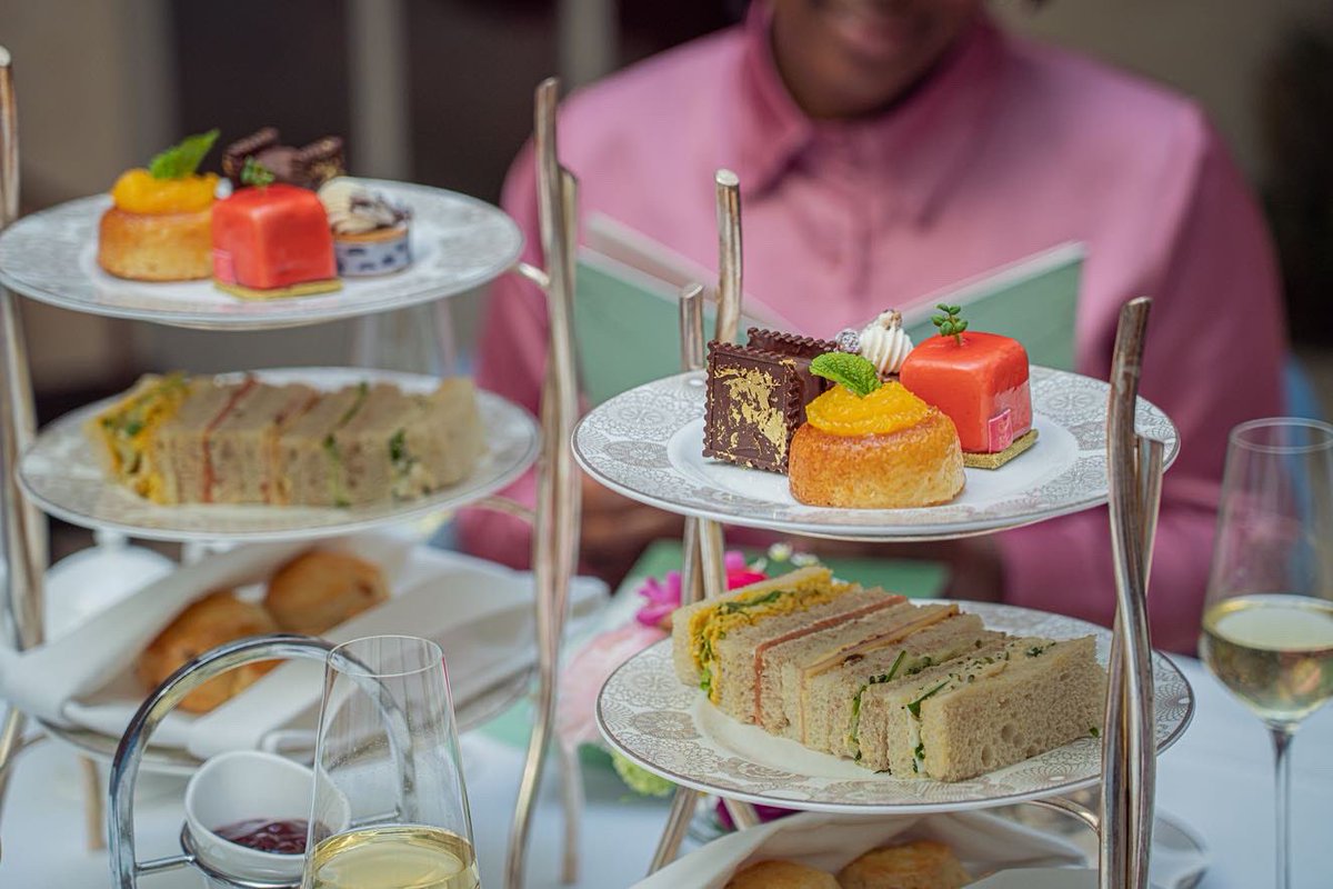 ConradLondonSJ's tweet photo. Fit for RoyalTea?  With 'Lillebet’s favourite choccy biccy sandwich' on the menu we think so. Chef Sally Abe's new afternoon tea menu marks the Queen's Platinum Jubilee and celebrates Her Majesty's incredible milestone with an inspired menu 🥂

#platinumjubilee #afternoontea https://t.co/UHHziJLF3K